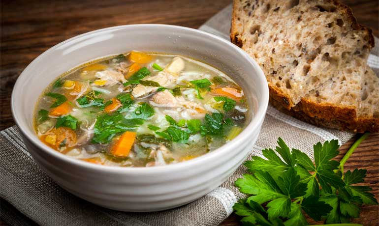 Куриный суп с рисом и овощами