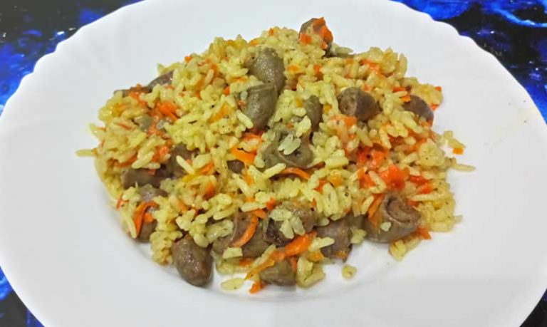 Куриные сердечки с рисом